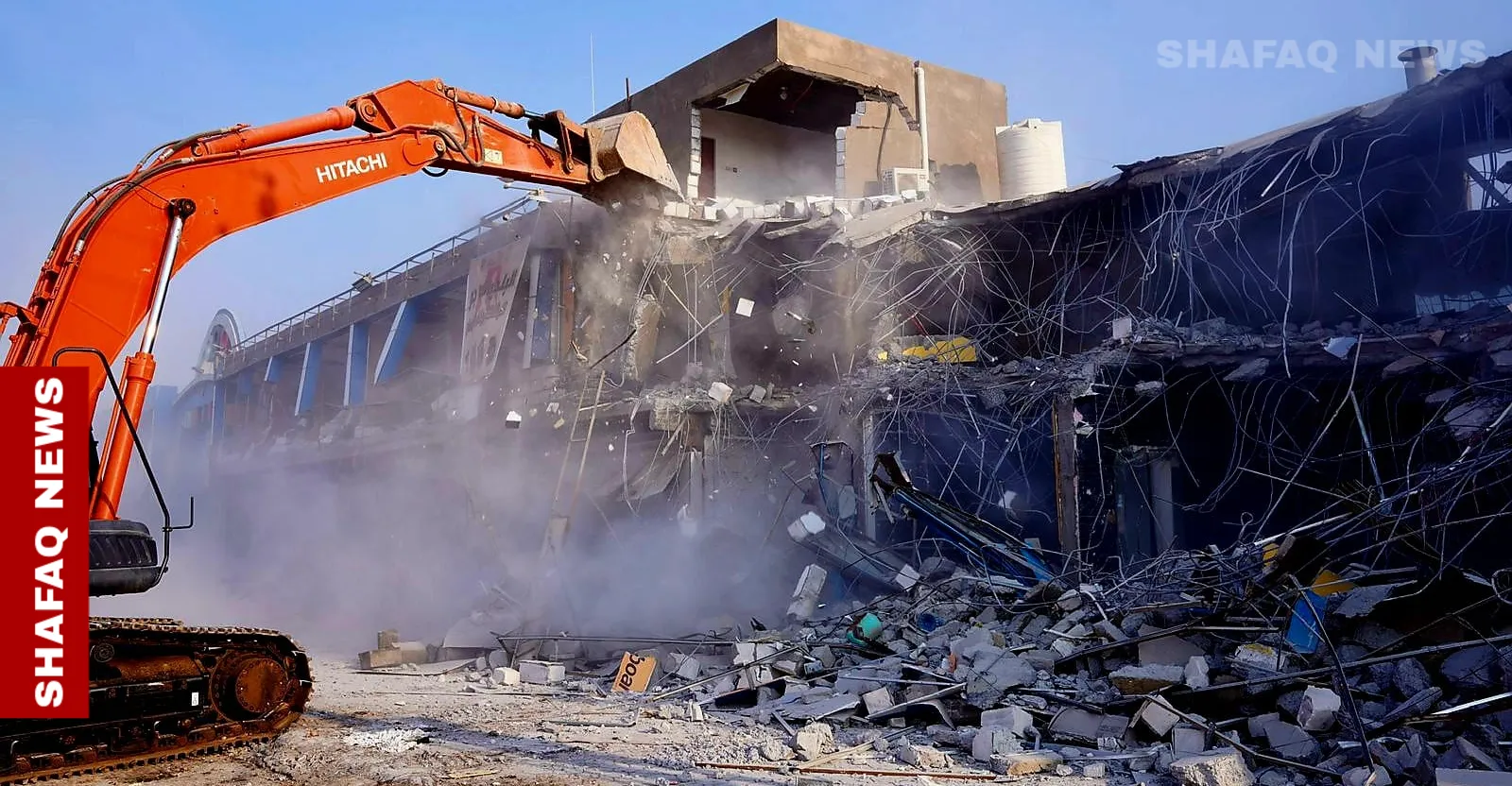 وسط اتهامات بالرشى.. البصرة تطلق حملة لإزالة محال وقاعات متجاوزة (صور)