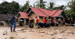 أكثر من ألف قتيل ومفقود جراء الفيضانات في إندونيسيا