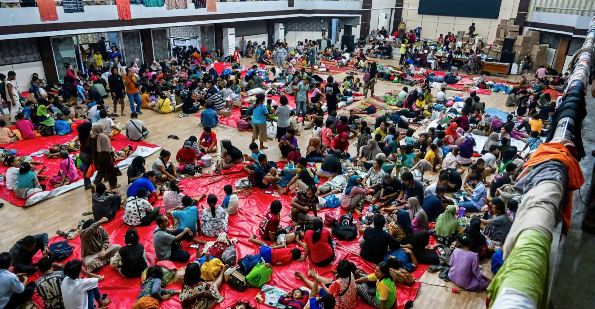 ارتفاع حصيلة فيضانات سومطرة الإندونيسية إلى 631 قتيلاً ومليون نازح