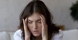 أبرزها الوسادة .. أسباب غير متوقعة للصداع النصفي