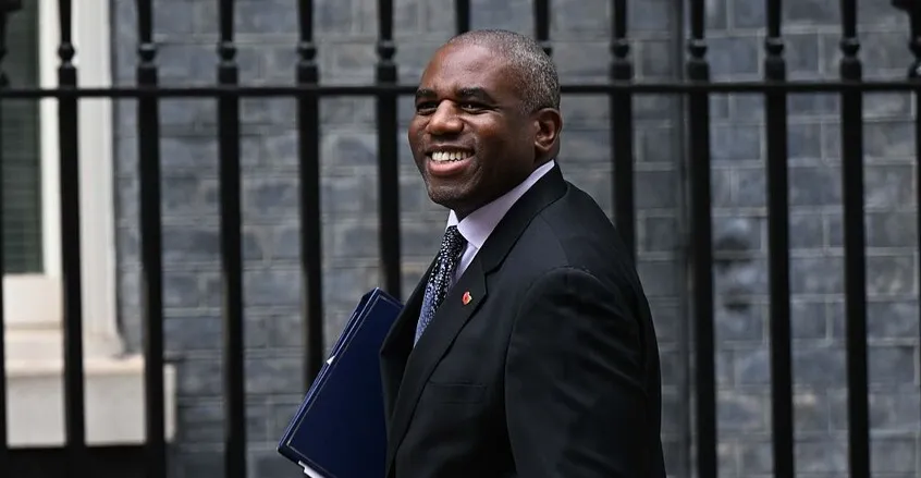 بريطانيا.. وزير العدل يقر بالإفراج عن سجناء بـ"الخطأ"