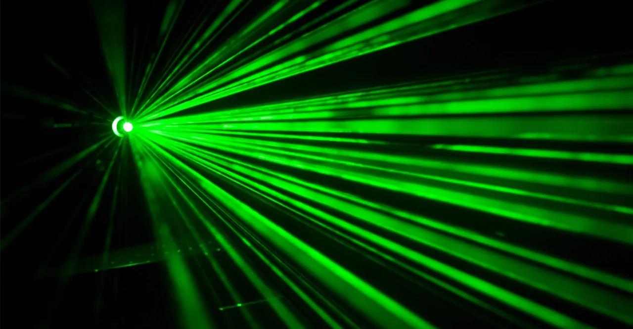 السلطات العراقية تحذر من استخدام "ضوء الليزر" قرب المطارات