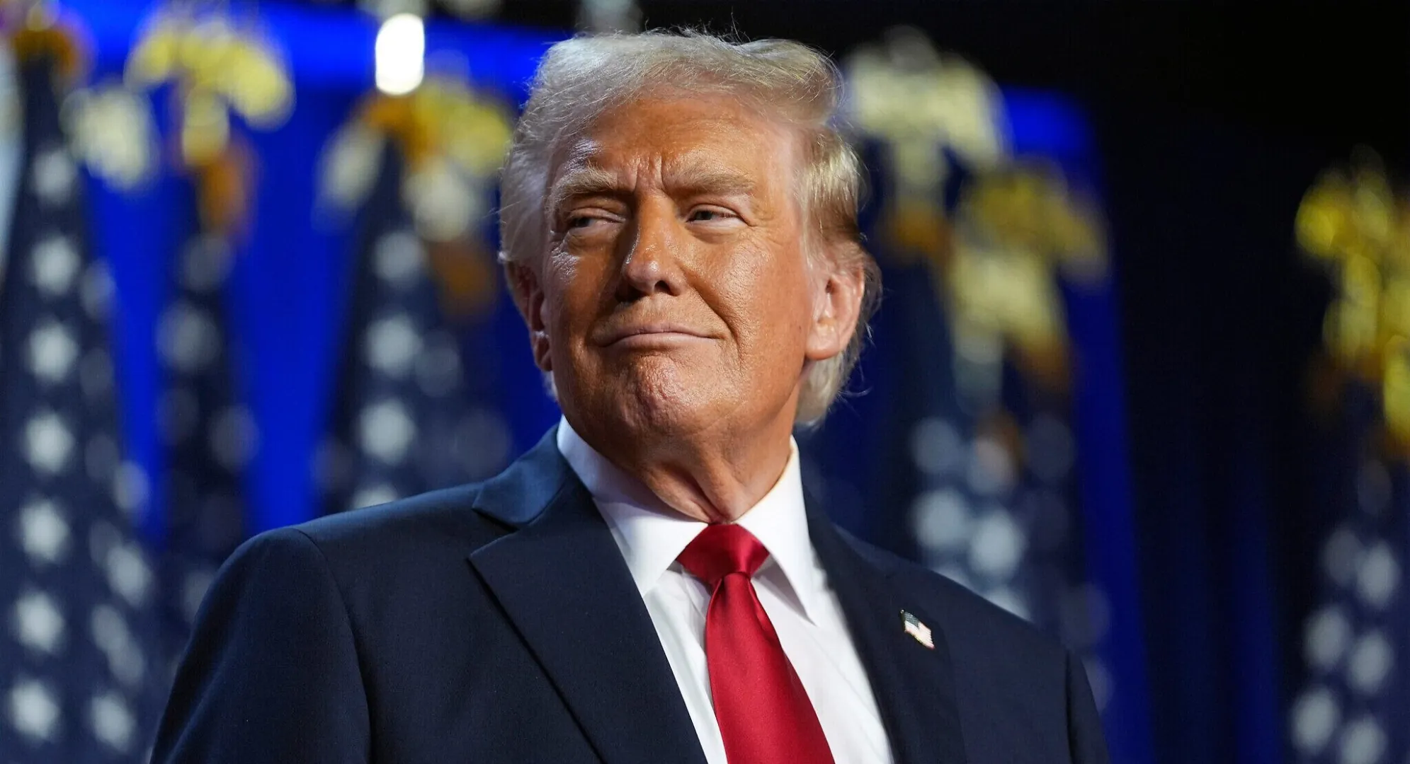 من السرية إلى مواقع التواصل.. ترمب يغير سياسة "التدخل" بانتخابات دول العالم