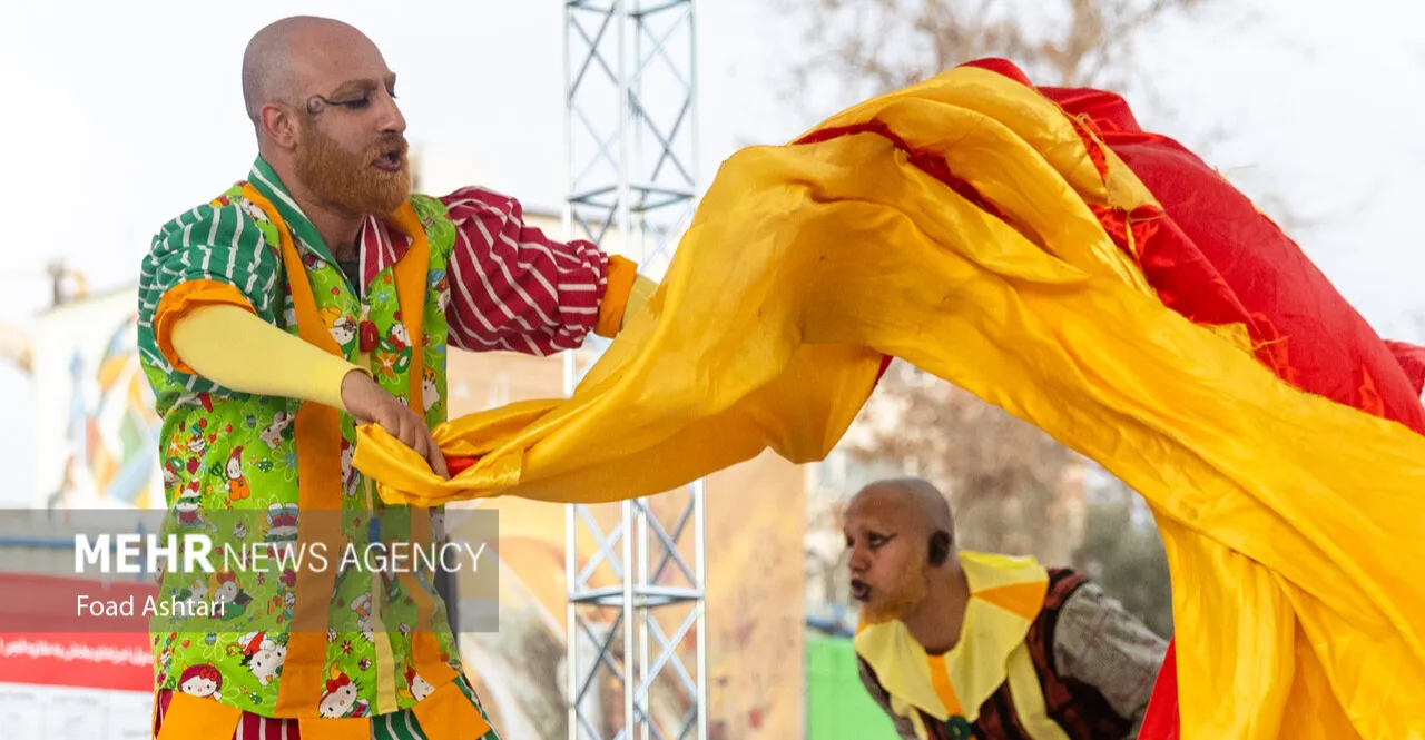 ئیلام: ناوەنديگ سەرهەڵدەێد ئەرا شانۆی میللی کە لەلایەن هونەرمەنەیل ناوخۆییەو هاز گرێد