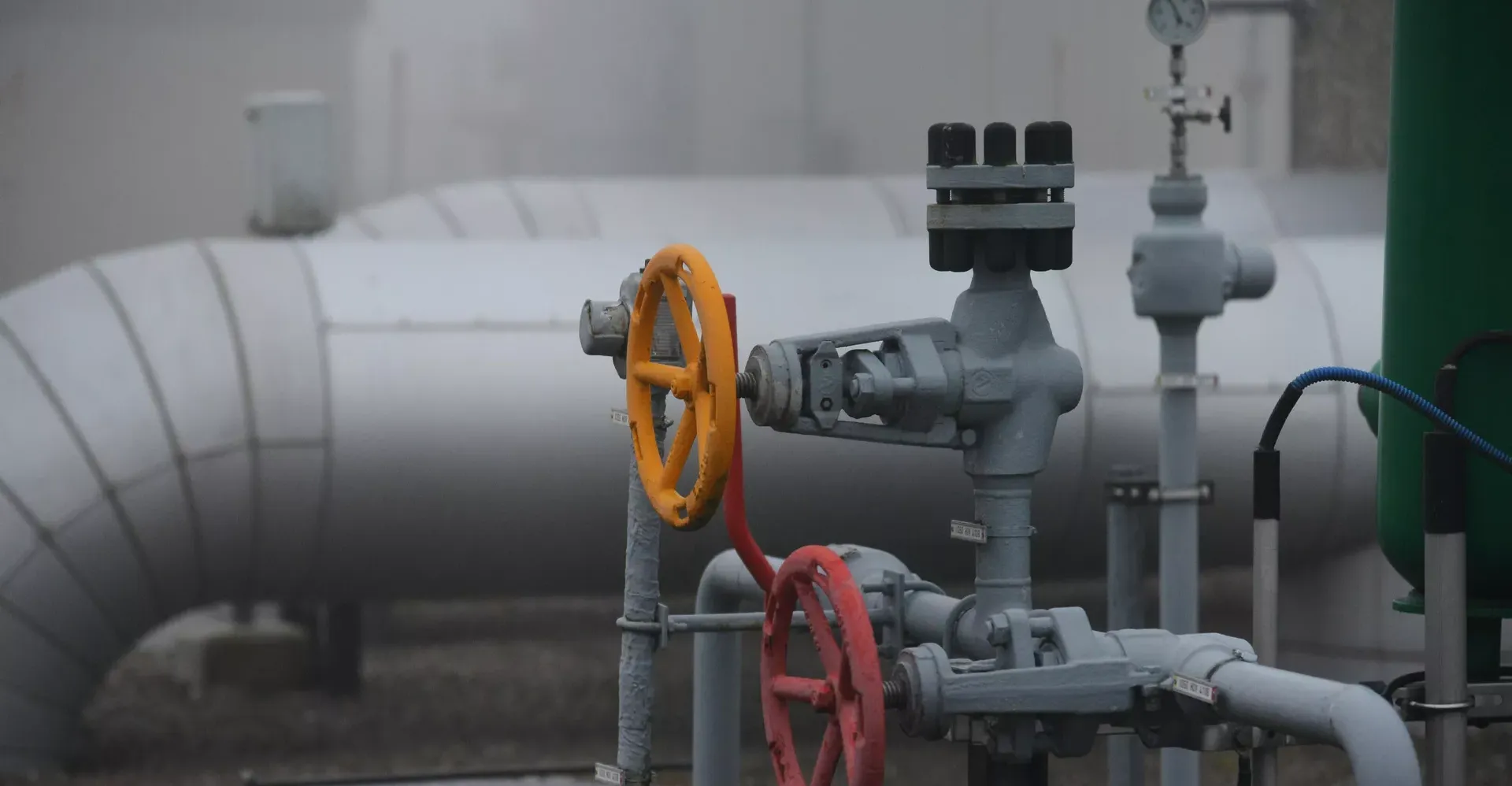 EU approves ban on Russian LNG and pipeline gas