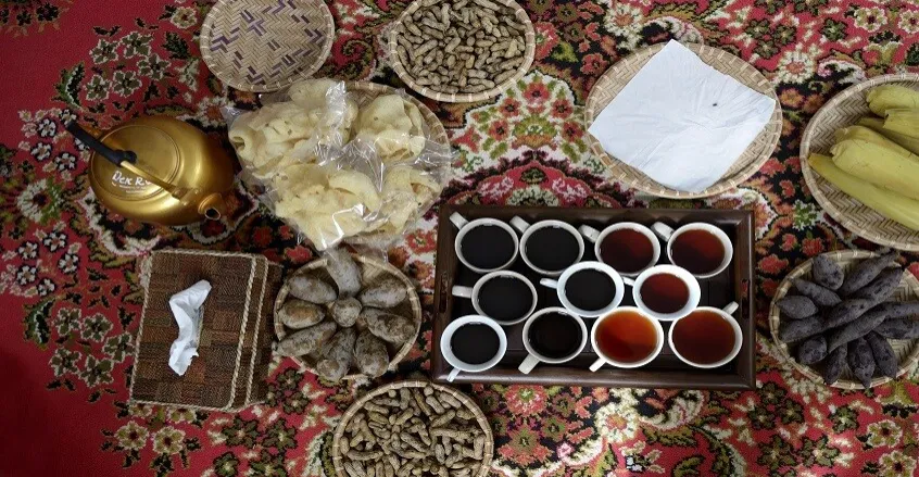 ما تأثير الشاي والقهوة على كبار السن؟