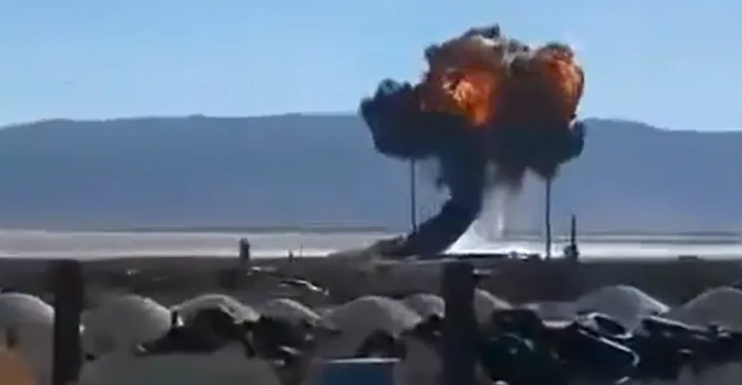 تحطم مقاتلة "إف-16" أميركية في كاليفورنيا.. فيديو