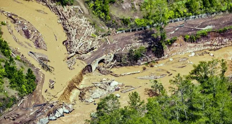 بەرزەوبوین ئامار کوشیاگەیل لافاوەیل ئیندۆنیزیا ئەرا 883 کەس