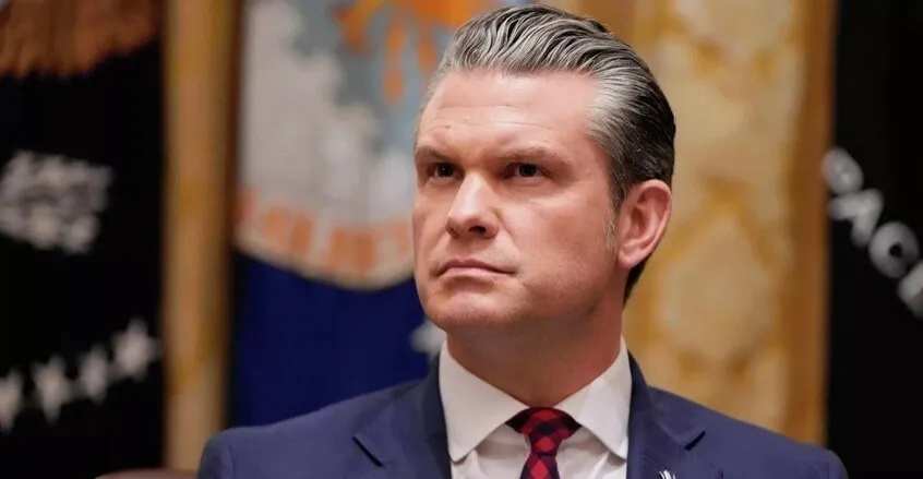 "جرائم وتسريب خطط عسكرية".. وزير الحرب الاميركي يواجه أخطر أزماته