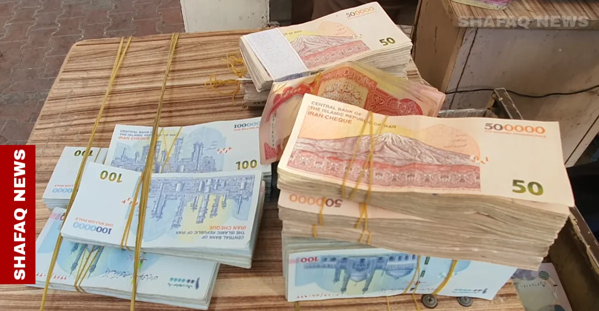 استمرار هبوط العملة الايرانية.. الدولار يتجاوز 122 ألف تومان