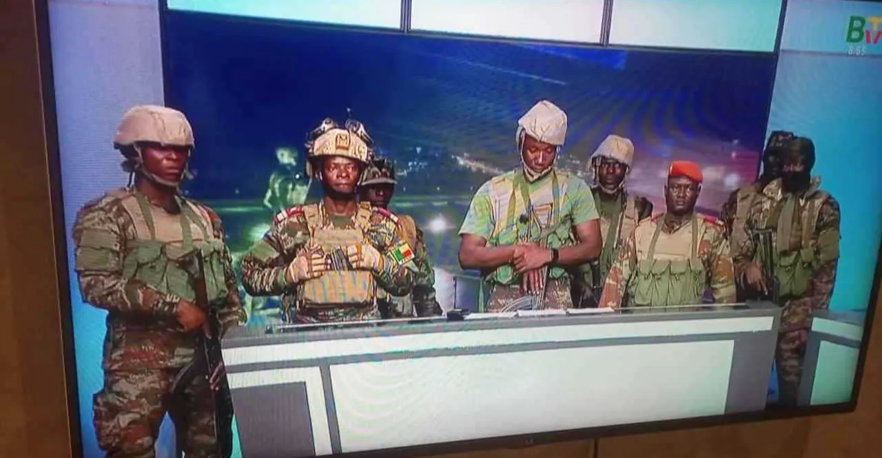 ثاني انقلاب في إفريقيا.. الجيش البنيني يطيح بالرئيس ويستولي على الحكم