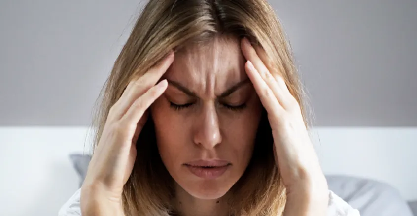 كيف يؤثر الغضب والشعور بالظلم على الألم لدى الإنسان؟