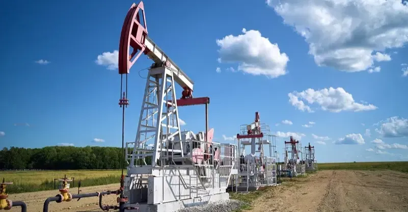 Crude weakens on Russia-Ukraine peace talks