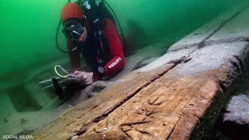 تەمەنی 2000 ساڵە.. پەیاکردن پارچەیل کەشتییگ لە ژیر ئاو کناراوەیل ئەسکەندەریە