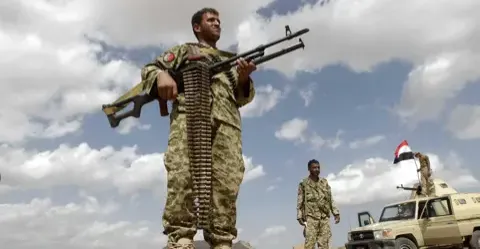 قتلى وجرحى باشتباكات بين الجيش والحوثيين جنوب شرق اليمن