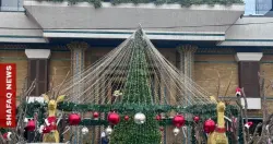 Salary vs. Santa: Why are Iraqis turning to second-hand decor?