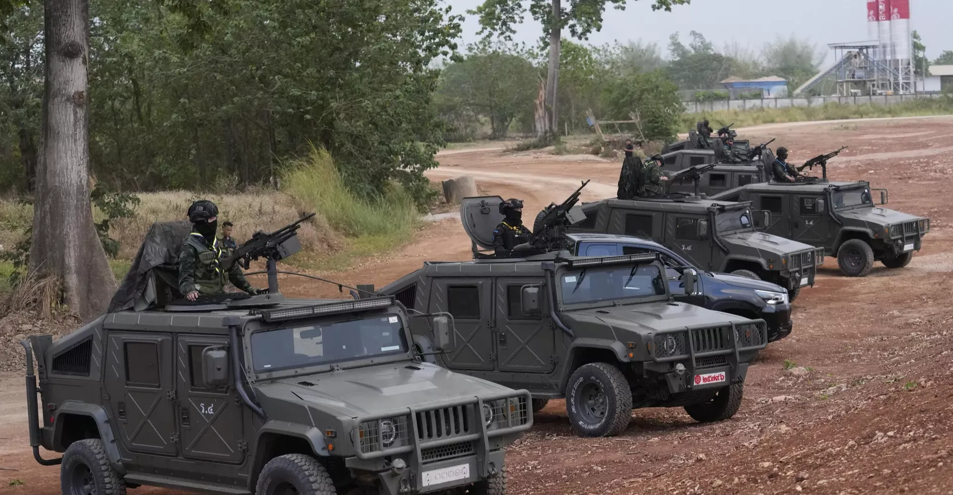 تايلاند تطلق عملية عسكرية واسعة قرب الحدود مع كمبوديا