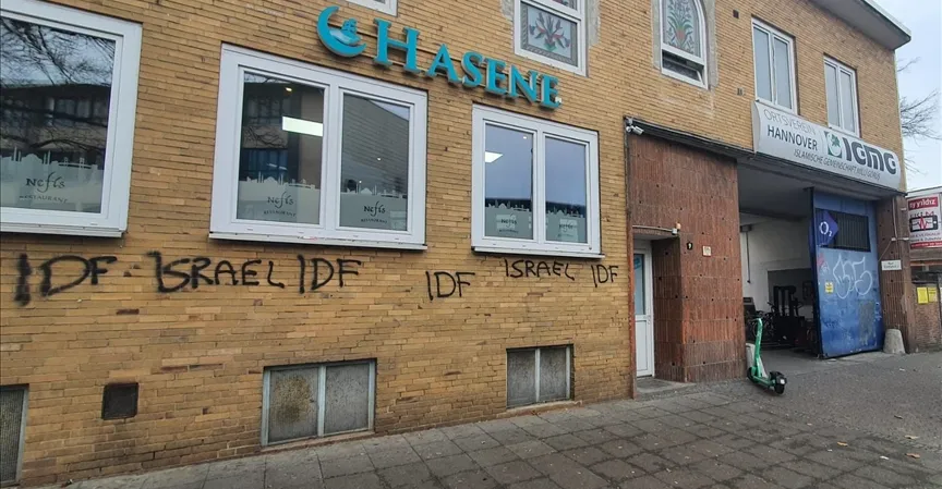 اعتداء على مسجدين في ألمانيا بعبارات "استفزازية".. ماذا كتبوا؟