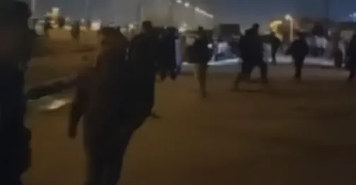 الأمن العراقي يفض تظاهرات الشرش ليلاً ويلاحق المحتجين في الطرقات.. فيديو