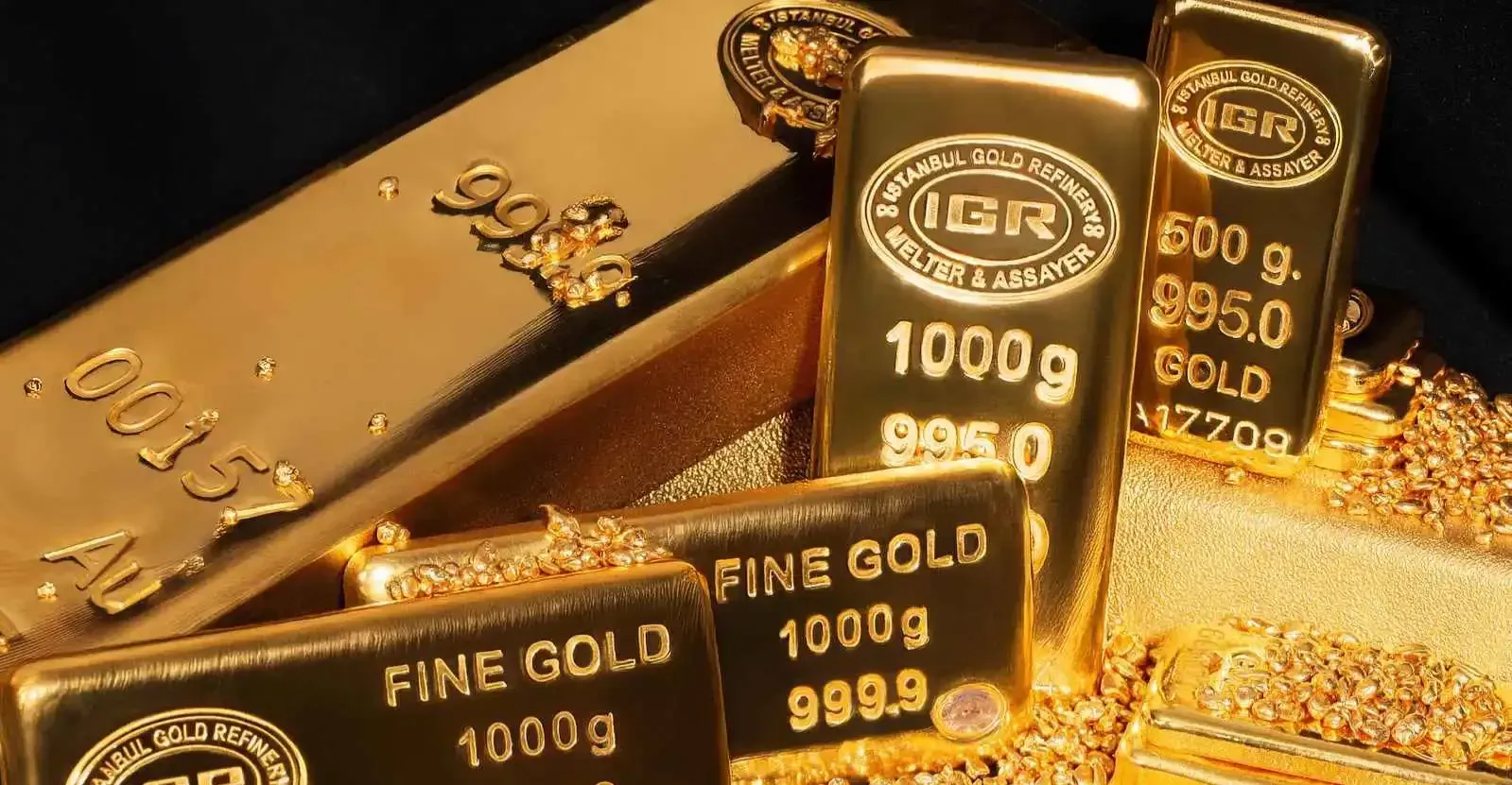 Gold at 7-week high, silver nears record