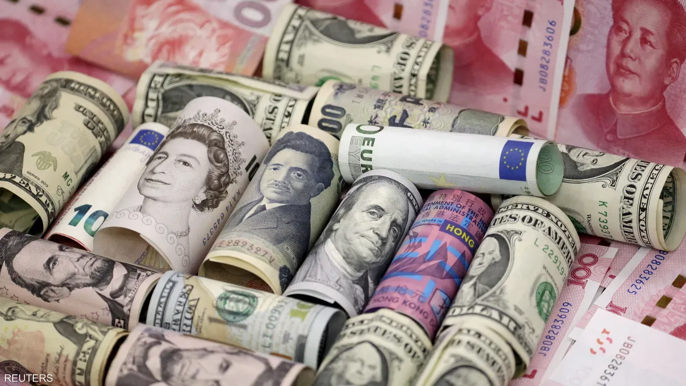 Pound drops as UK economy shrinks