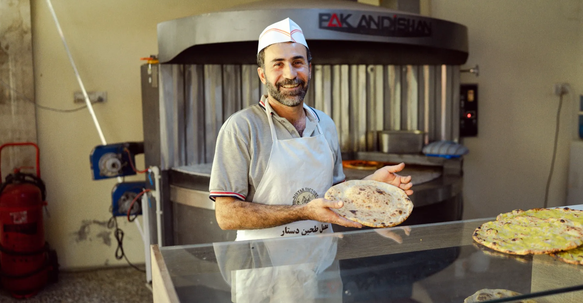 في دهوك.. مخبز صغير يصنع مستقبلاً كبيراً لنازحين من سنجار