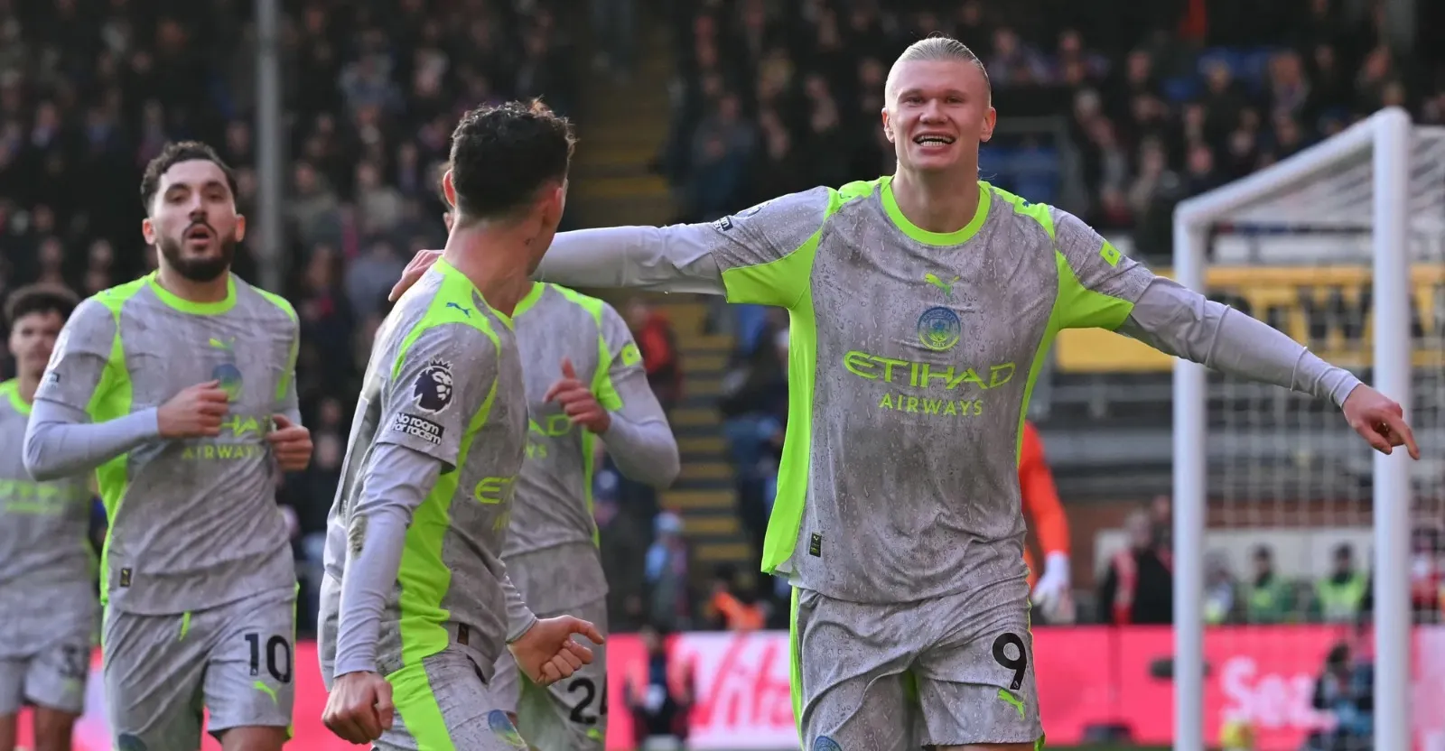 بثلاثية نظيفة.. مانشستر سيتي يعود لمطاردة أرسنال إلى القمة