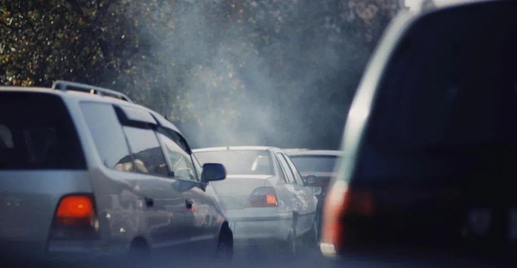 أوروبا تعدل حظر السيارات التقليدية بدلاً من الالتزام بالكهربائية