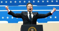 إيلون ماسك الأغنى في العالم بثروة 749 مليار دولار