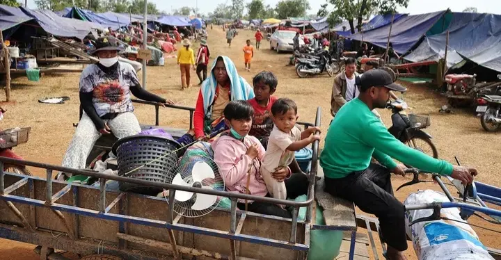 نزوح أكثر من نصف مليون كمبودي جراء اشتباكات دامية مع تايلاند