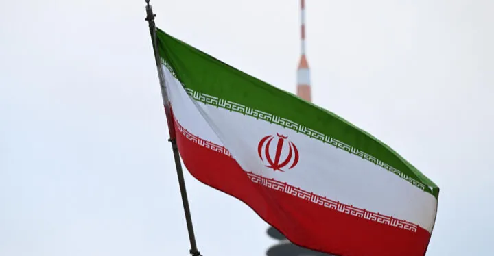 إيران تحذر من "مؤامرة اقتصادية" جديدة تستهدف استقرار البلاد