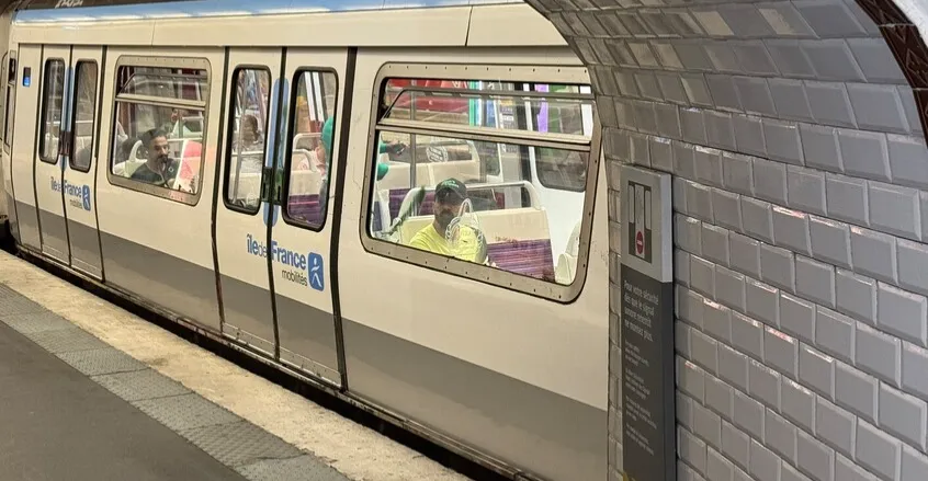 فرنسا.. 3 مصابات إثر هجوم بسكين في مترو باريس