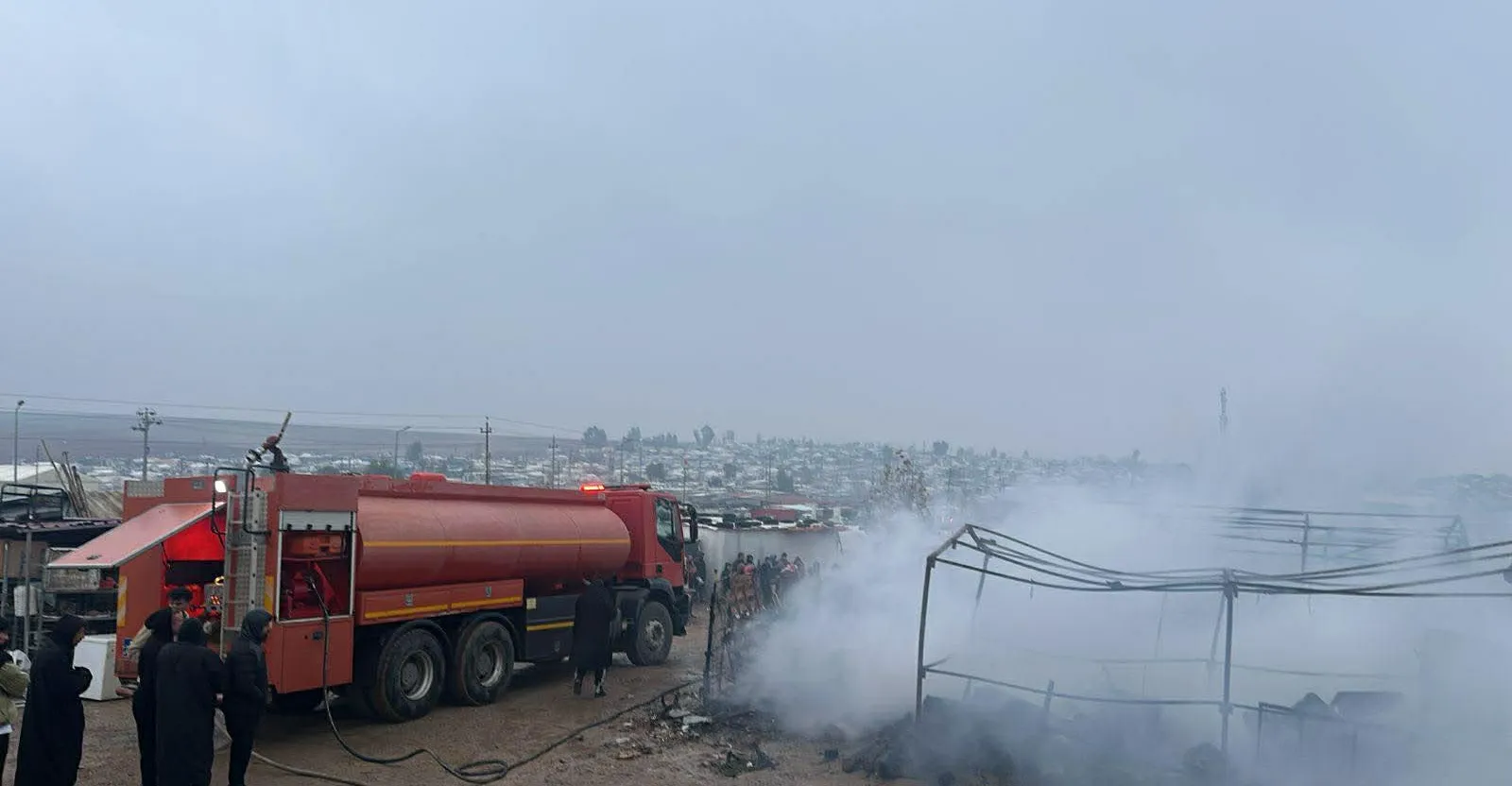 ‏ئاگر گەپیگ زیاتر لە 20 دوکان  ناو کەمپ ئاوارەیل ە هەرێم کوردستان سزنێد