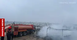 حريق ضخم يلتهم أكثر من 20 محلاً تجارياً بسوق داخل مخيم للنازحين في إقليم كوردستان