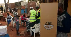 الغينيون يتوجهون إلى صناديق الاقتراع بعد أربع سنوات من الانقلاب