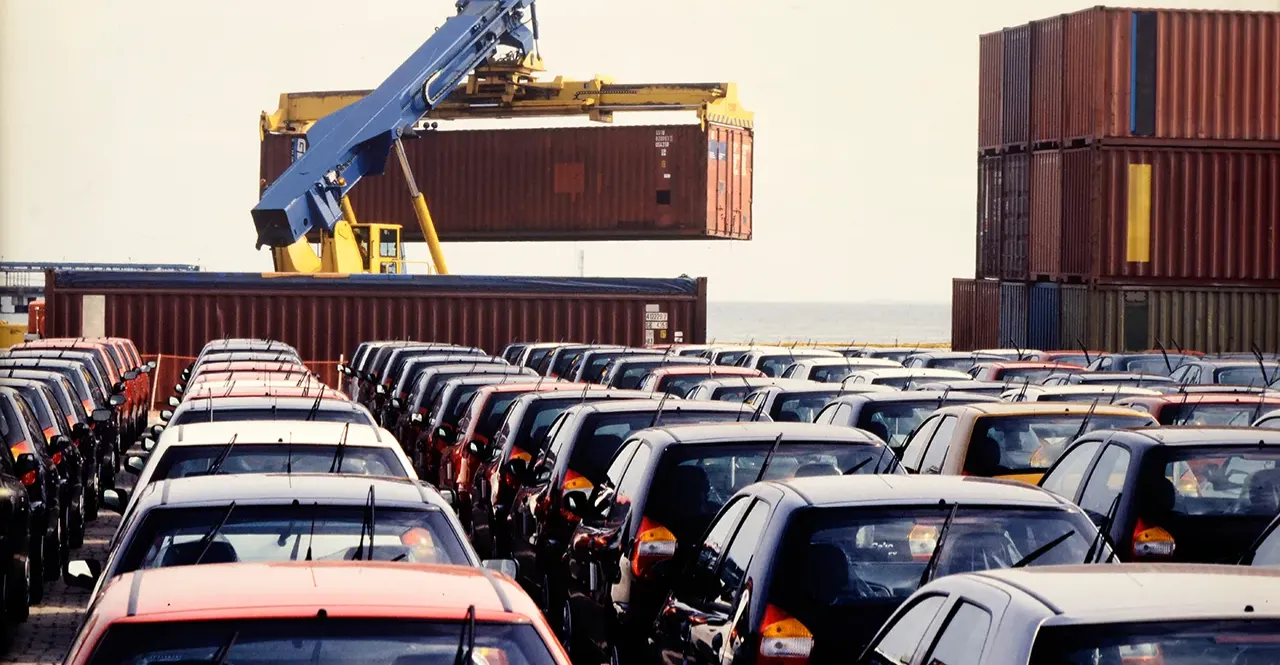 "الوارد الأميركي".. سيارات مسروقة تصل العراق عبر شبكة تهريب دولية