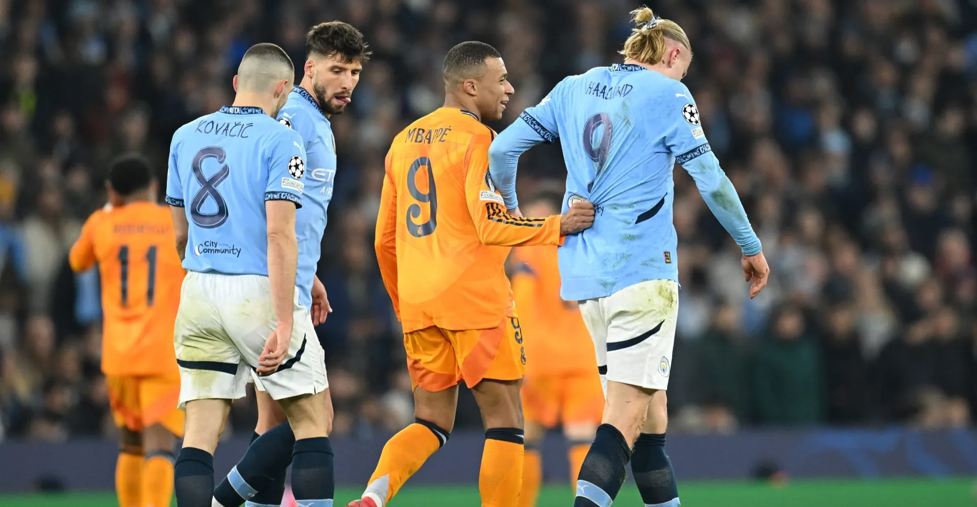 بينهم عربي.. قائمة أفضل 11 لاعباً لعام 2025