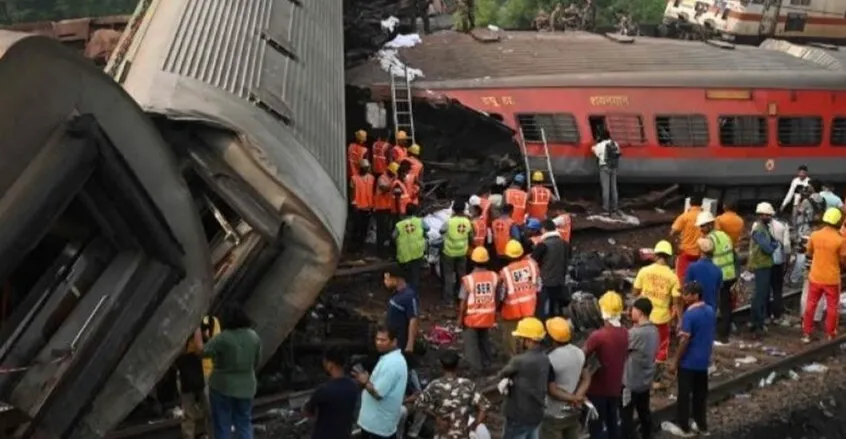 إصابة أكثر من 100 عامل جراء تصادم قطارين في شمال الهند
