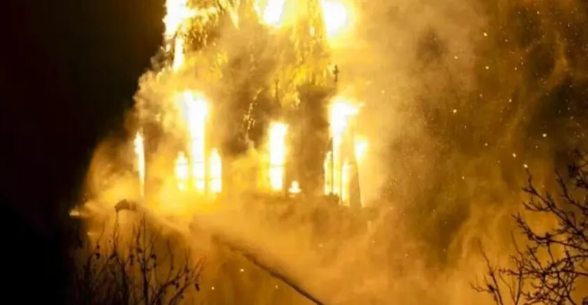 حريق يلتهم كنيسة تاريخية في أمستردام ليلة رأس السنة (فيديو)