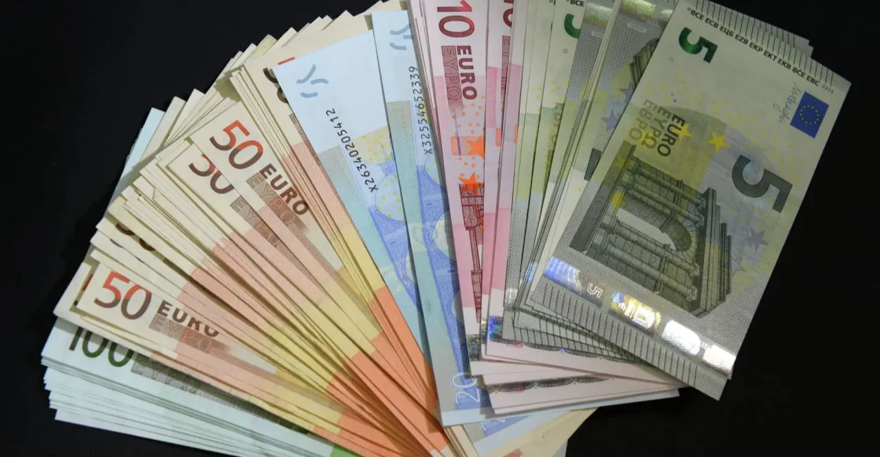 بلغاريا تعتمد اليورو رسمياً بعد عقدين من الانضمام للاتحاد الأوروبي