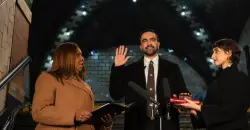 نيويورك..  أول عمدة مسلم يؤدي اليمين على القرآن