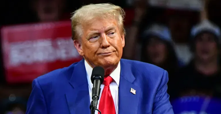 ترمب يلوّح بالتدخل العسكري في إيران لحماية المتظاهرين