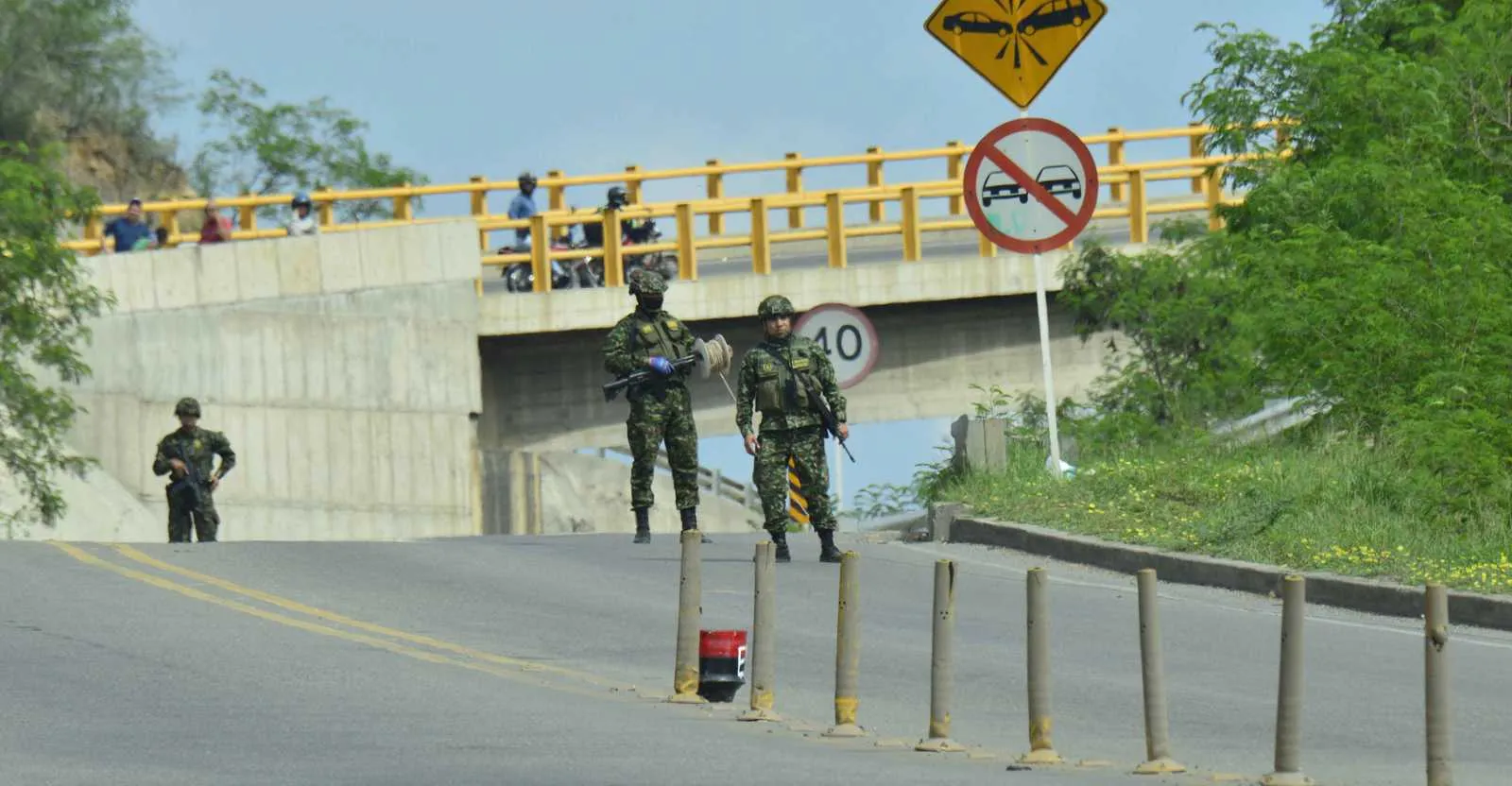 كولومبيا تُعزز جيشها على حدود فنزويلا بـ30 ألف جندي