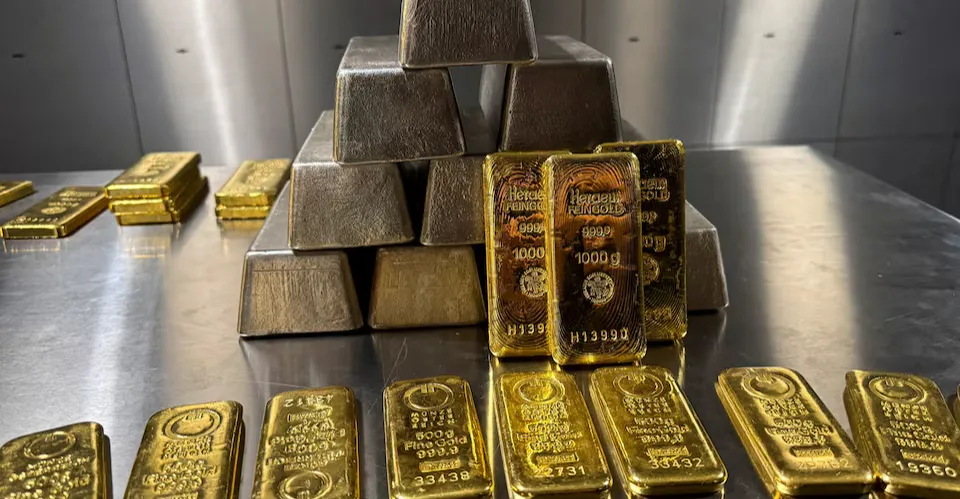 الذهب يرتفع مع تصاعد الطلب نحو الملاذات الآمنة