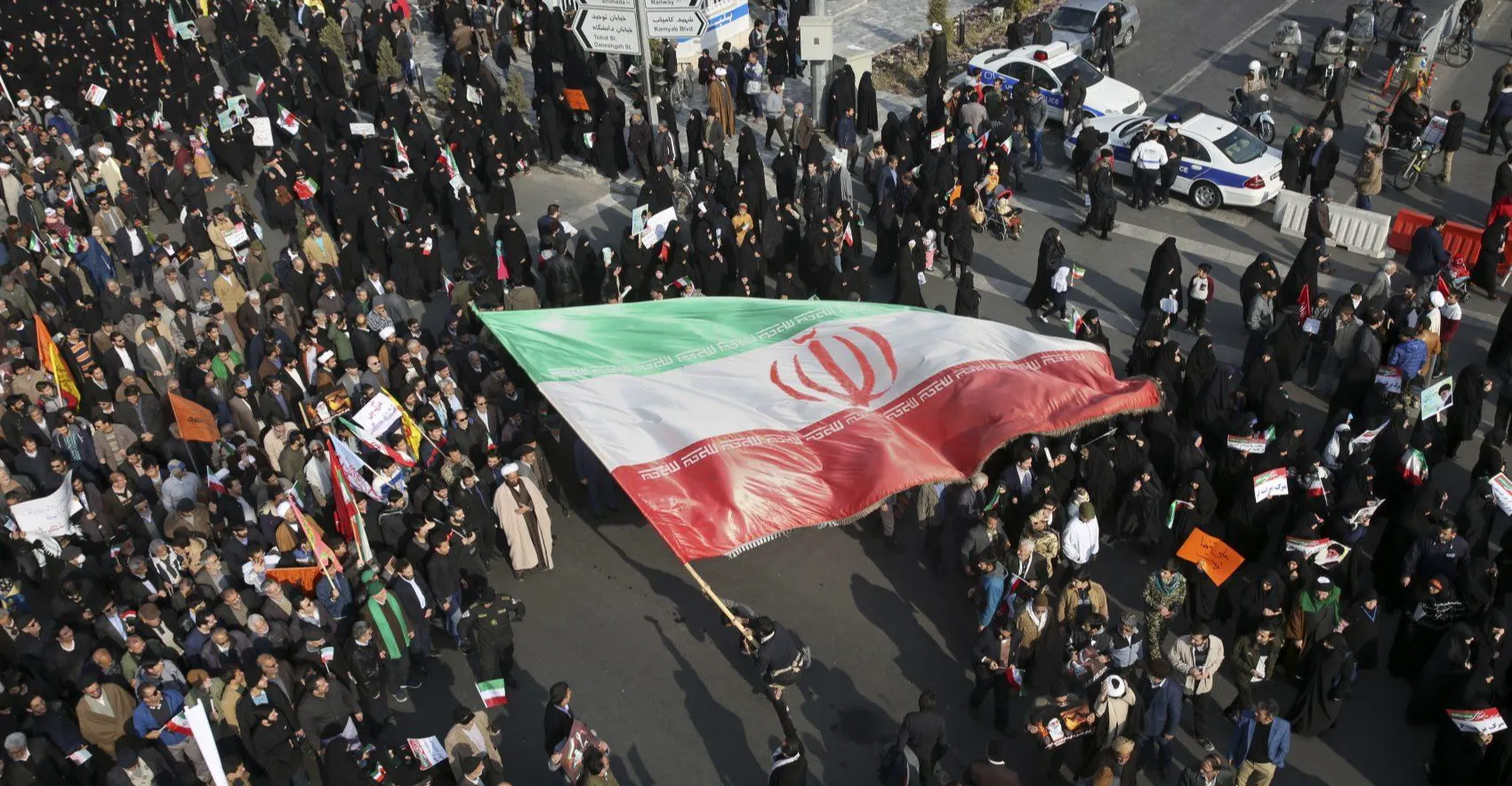 إسرائيل تراقب احتجاجات إيران بانتظار "الخطأ القاتل"
