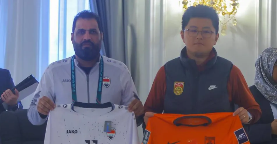 المنتخب الأولمبي العراقي بالطقم الأبيض في مواجهة الصين وحكم أوزبكي يقود المباراة