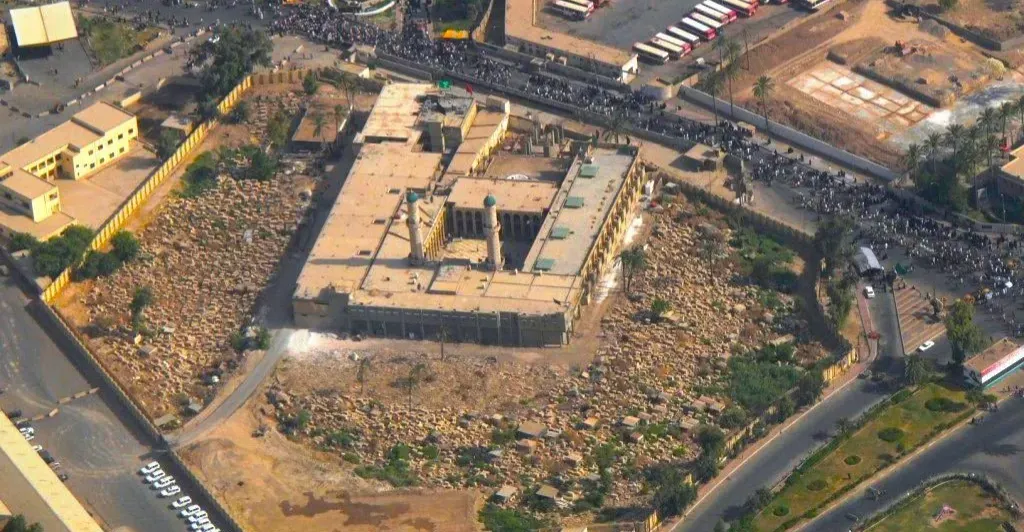 العثور على "هياكل عظمية" في أنقاض تم رفعها من مسجد وسط بغداد