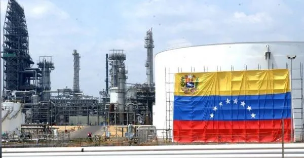 فنزويلا تتفاوض مع أميركا لبيع نفطها