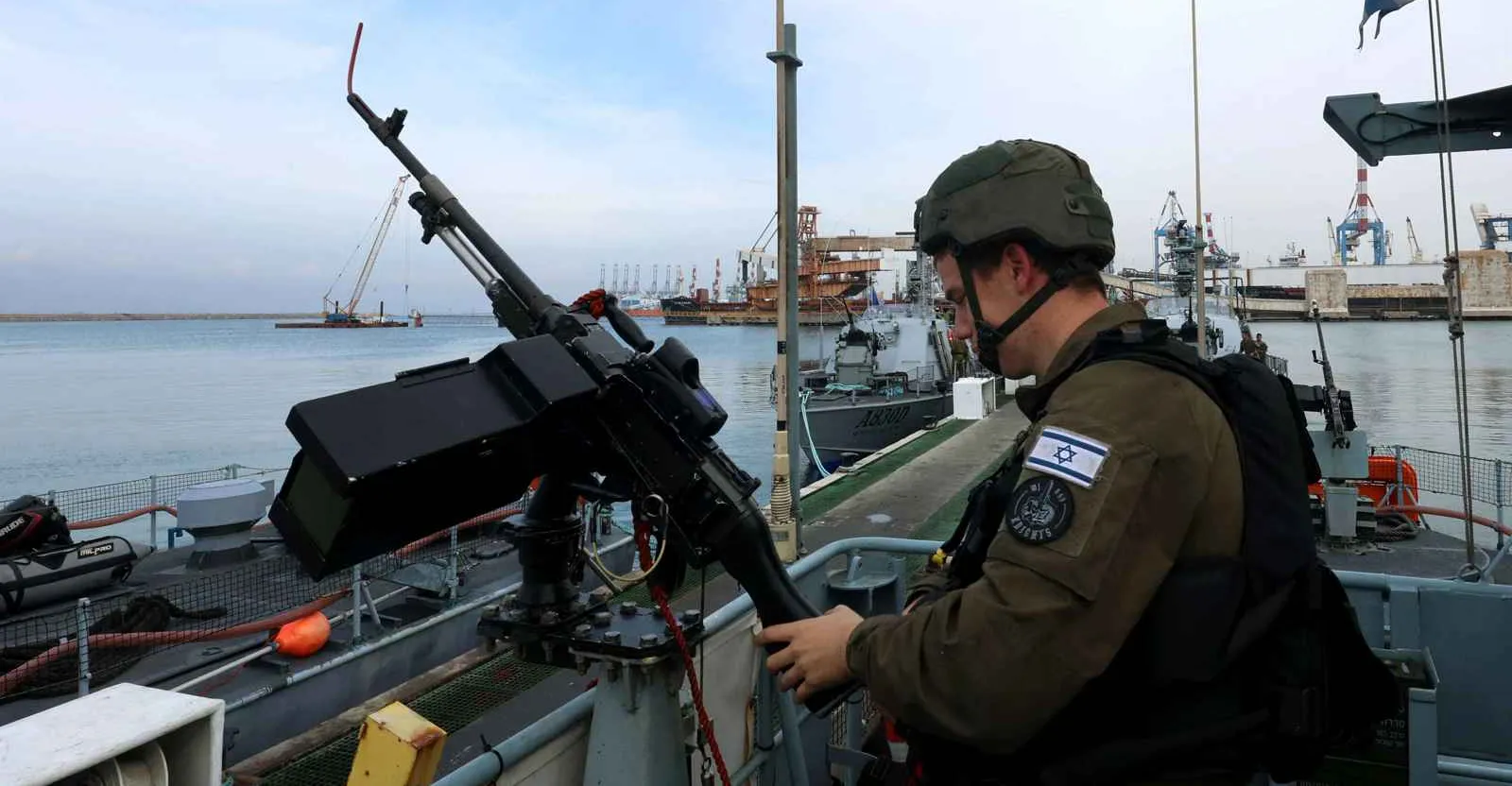 البحرية الإسرائيلية تطلق النار على سفينة حربية مصرية