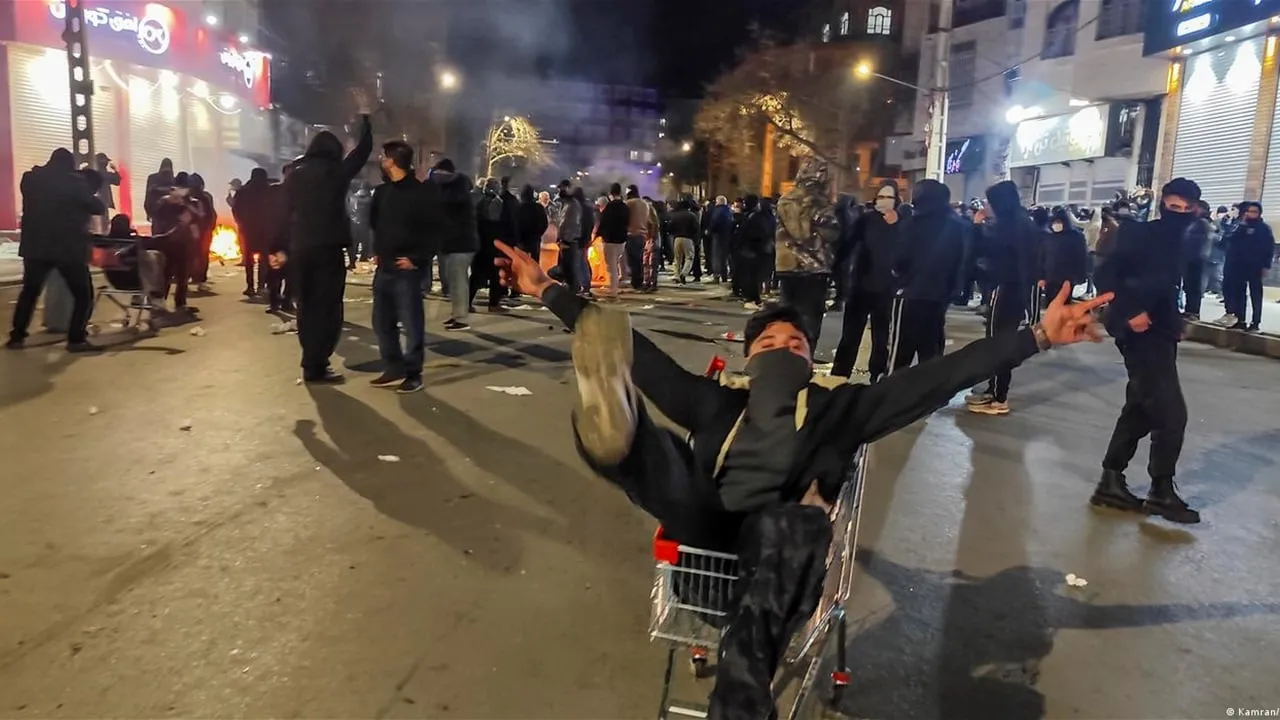 واشینتۆن: نیگەرانیمن لە وەکارهاوردن حزبولڵا و میلیشیایەیل عراقی لەلایەن ئیرانەو ئەرا تونوتیژی وەرانەور ناڕەزایەتیەیل